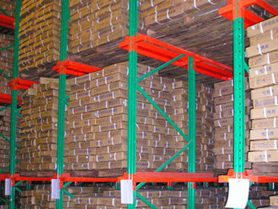 식품 음료 산업용 1000mm X1200mm 팔레트 래킹을 통해 드라이브